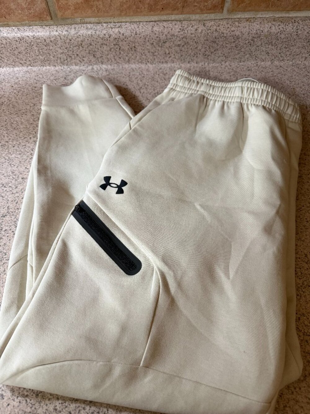 NWT! Under Armour Unstoppable Fleece Men's Ivory Joggers - Size Large
